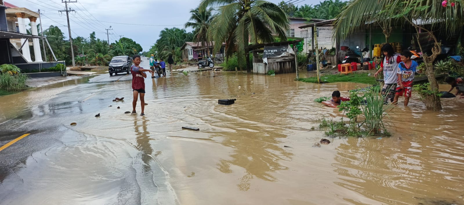 Banjir Langganan Kembali Rendam Aji Kuning,Warga Desak Solusi Permanen dari Pemerintah